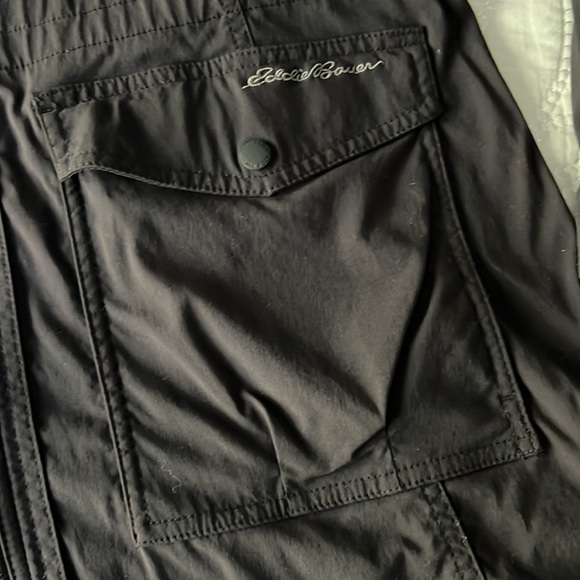 Eddie Bauer lightweight black jacket w/ hood— women size extra large - Picture 3 of 6